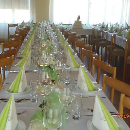 Hotel Rudka Kunstat Екстер'єр фото